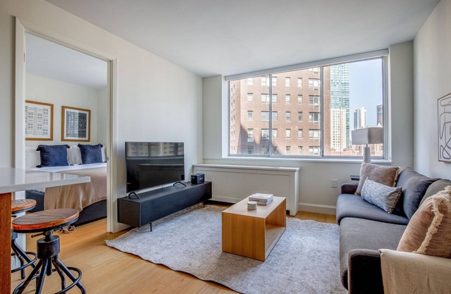 Ideal Midtown East 2BR w/Gym & Roofdeck, nr Parks, by Blueground