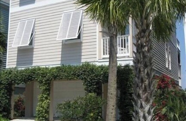 Ideal Ocean Point Location- Close to Pool + Beach