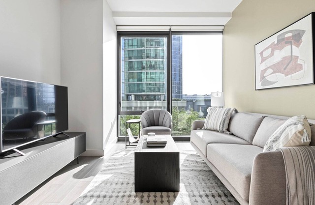 Ideal South Loop 2BR w/Pool, BBQ & Gym, nr Grant Park, by Blueground