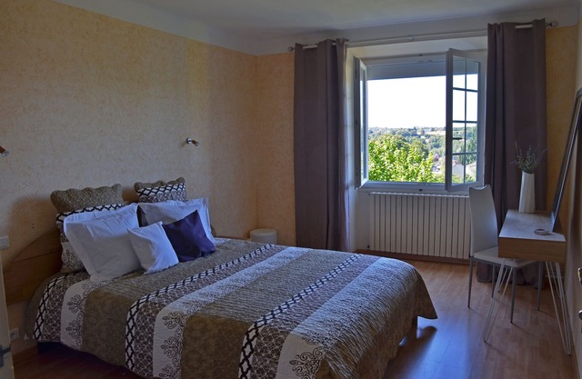 Ideal weekend getaway in real France (Loire Valley region) - (3 bedroom)