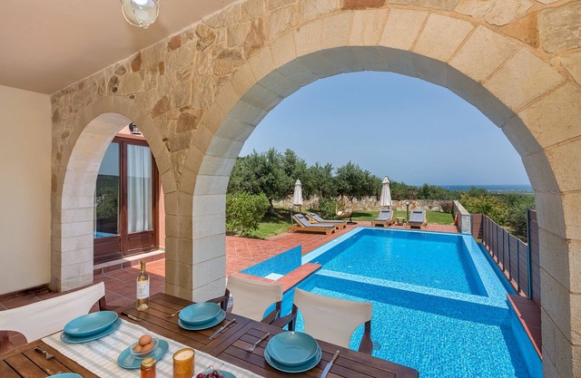 Ideally located, Villa katerina with salted Heated pool,to explore West Crete!