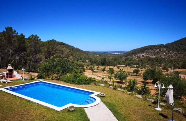 IDILICA HOUSE SURROUNDED BY NATURE AND WONDERFUL VIEWS TO THE SEA I TO SAN ANTONIO.