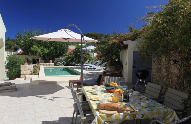 Idylic traditional property with private pool in central village location