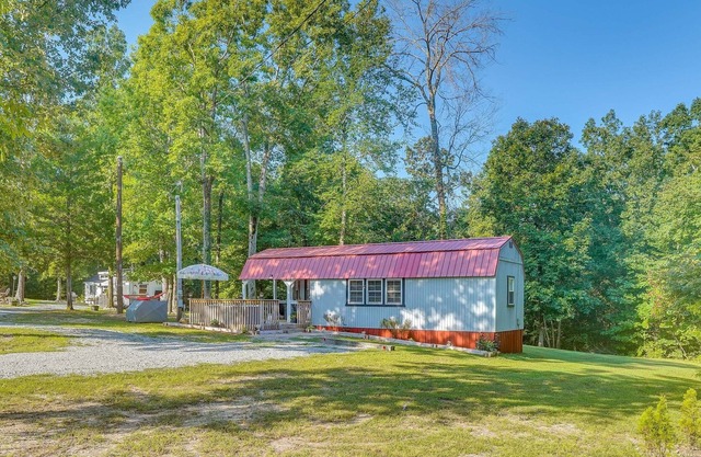 Idyllic Camden Hideaway 1 Mi to Kentucky Lake