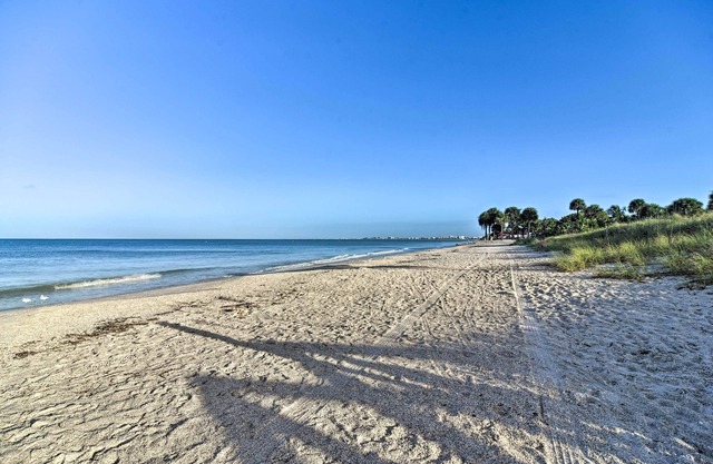 Idyllic Pass-a-grille Studio - Walk to the Beach!