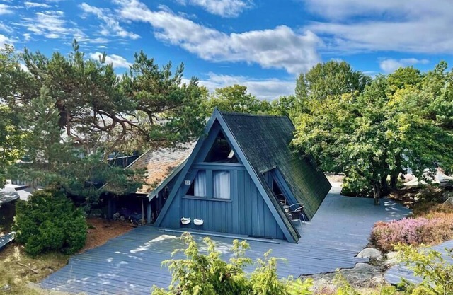 Idyllic Sea Cottage on Justøya Island, Lillesand