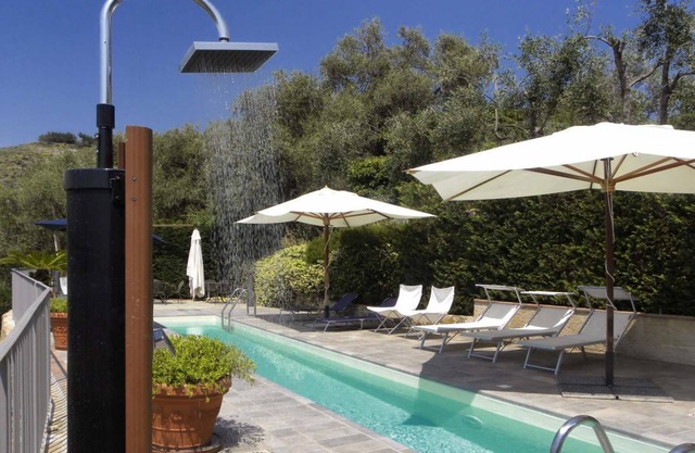 Il Mulino suitable 4/5 people. with shared pool .