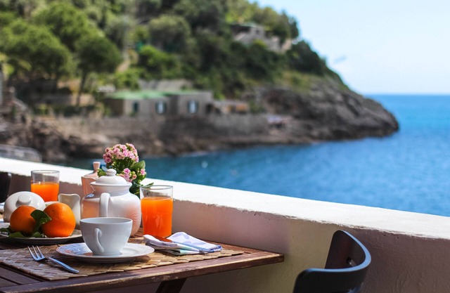 Il Terrazzino sul Mare - holiday home ON THE BEACH in Sorrento/Amalfi Coast.