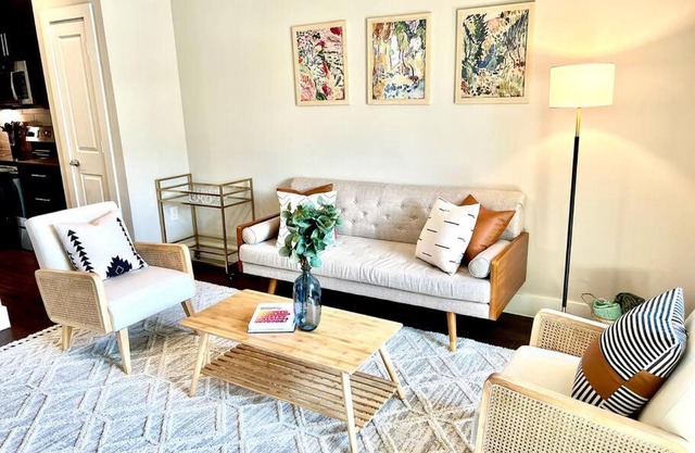 Immaculate Apartment w/King Bed &Resort Style Pool