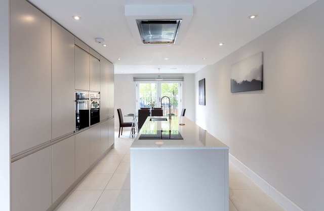 Immaculate Central Windsor Town House