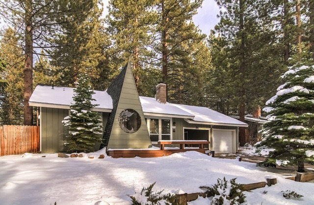 Immaculate Retreat- bonus family room, deck and yard.