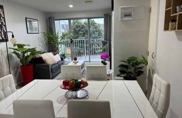 Impecable 3 bdr-2 bath -Free Carpark and pool