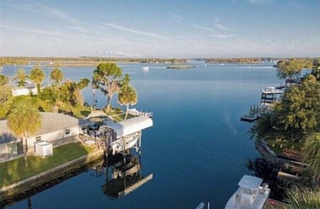 IMPECCABLE CRYSTAL RIVER KING'S BAY WATERFRONT RETREAT - COMFORT & SERENITY
