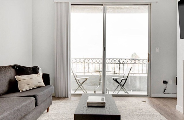 Impeccable Koreatown 1BR near 6th St bars & restaurants, by Blueground