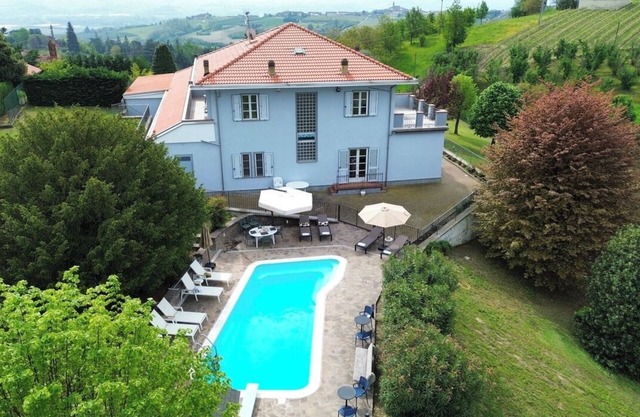 Impressive: Villa Magna with pool and park - Langhe wine region