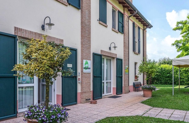 In a quiet location, outside Porotto, this welcoming apartment welcomes you.