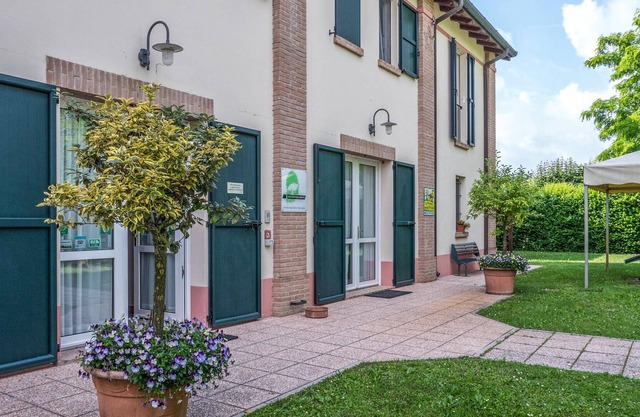In a quiet location, outside Porotto, this compact vacation apartment welcomes you.