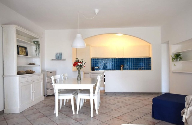 In an optimal position a stone's throw from the sea