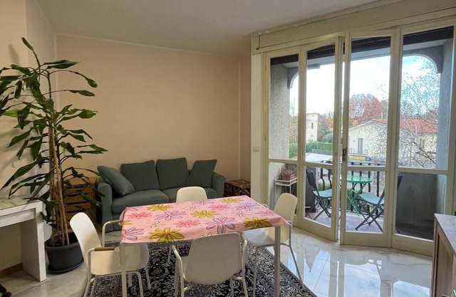 In the heart of Brianza, rent your room in a quiet space.