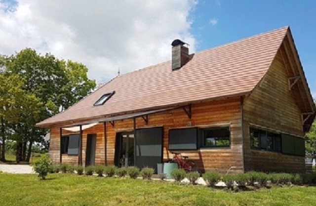 In the heart of the causses! Beautiful modern wood-frame house with outdoor jacuzzi