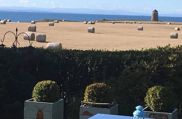 In the heart of the East Neuk, with fabulous sea view and close to great golf.