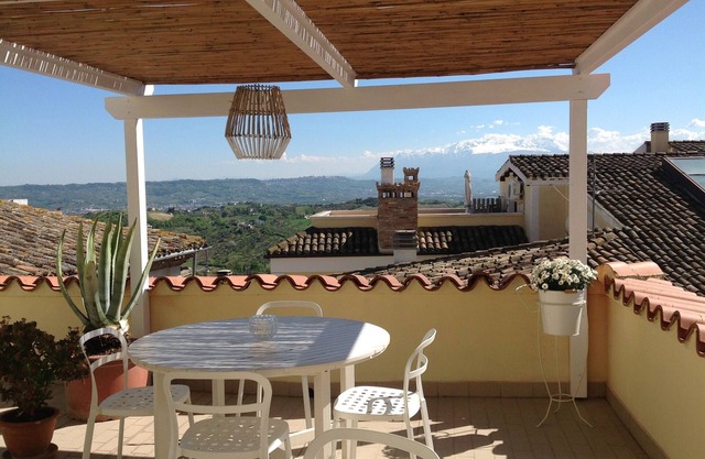 In the heart of the historic center b&b with terrace and breathtaking views. EXCLUSIVE USE.