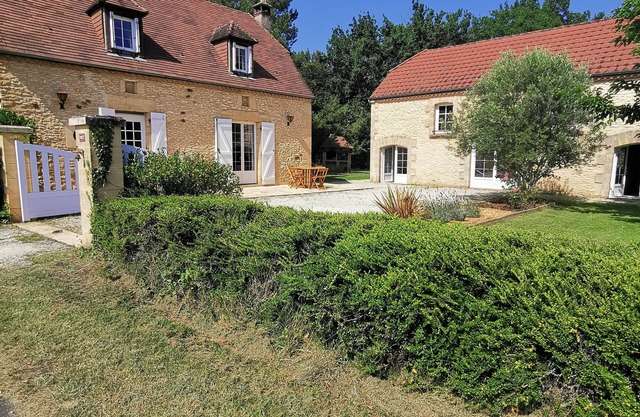 In the heart of the Périgord Noir near Sarlat 3-star house with swimming pool