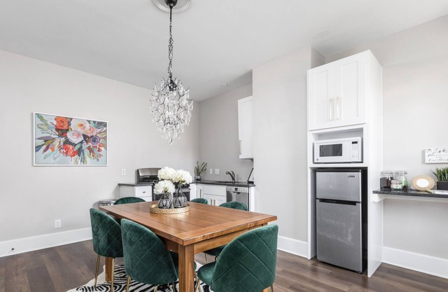 Incredible Indianapolis Home - Walkable. Sleeps 16