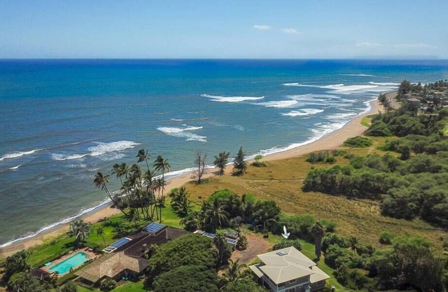 Incredible Kekaha Beachfront Estate for 10!