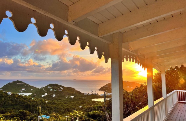 Incredible Ocean views at Villa Catalina. Full Generator!