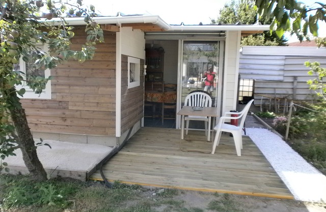 Independent equipped cottage in FLEURY LES AUBRAIS 2 adults 2 children