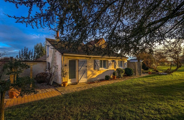 Independent house with terrace and private parking