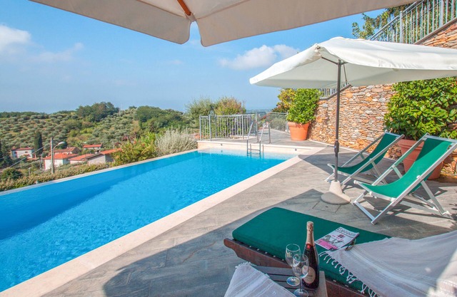 INDEPENDENT SEA VIEW VILLA WITH PRIVATE INFINITY POOL 3 BEDROOMS