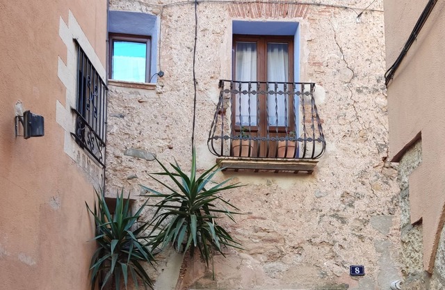 individual house, molt centrica, amb tots els serveis