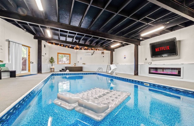 Indoor Heated Pool |Game Room|Hot Tub|Sauna Near Sandusky| The Indoor Oasis
