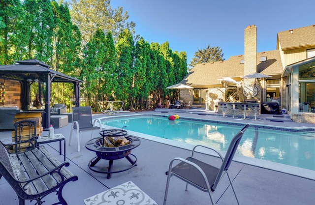 Indoor & Outdoor Entertainment! Luxe Michigan Home