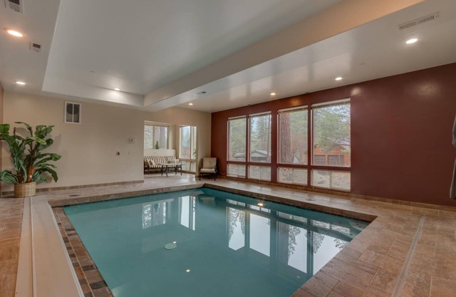 Indoor Pool, Arcade, Spa, Sauna, AC, Shuffleboard, Pool Table, 5min to Heavenly – Evergreen Estate
