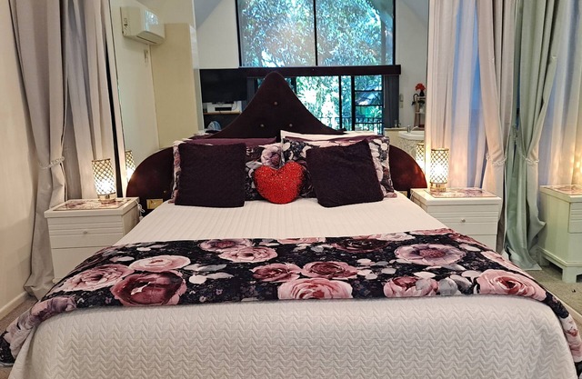 Indulge A While Chalet on Gallery Walk Tamborine Mountain