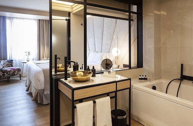 Indulge in Amazing Views! 2 Pet-friendly Units Near Royal Palace of La Almudaina