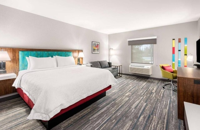 Indulge in Home-Like Comfort! 2 Comfortable Units with Breakfast! Indoor Pool!