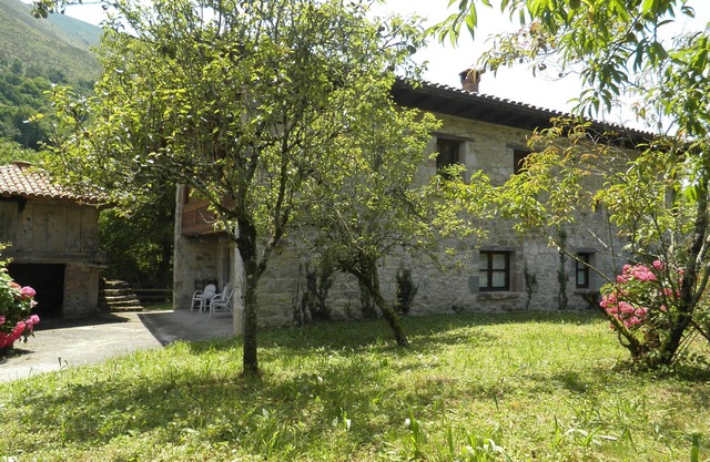 Inés's casina. Rural beach and mountain area. Ideal families and groups.