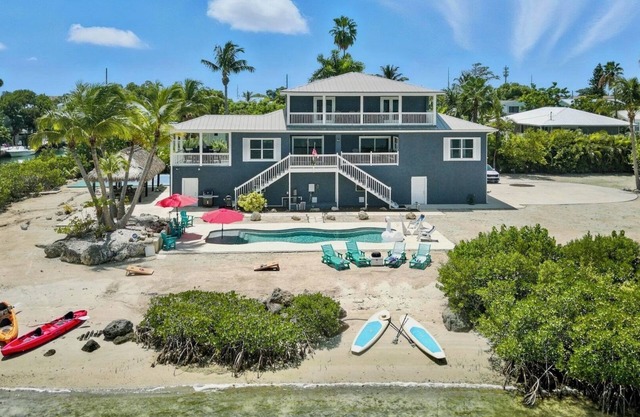 *INFINITE HORIZONS @ BIG COPPITT* Waterfront Home & Pool + LAST KEY SERVICES…