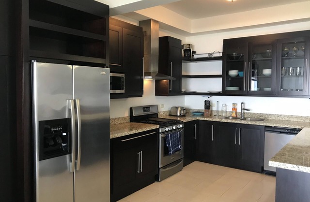 Infiniti blu, ocean front condo