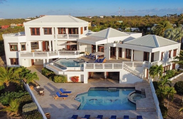 Infinity at Sheriva Villas/Ocean-view with 2 pools, 2 Jacuzzis/5-Star Servicenn