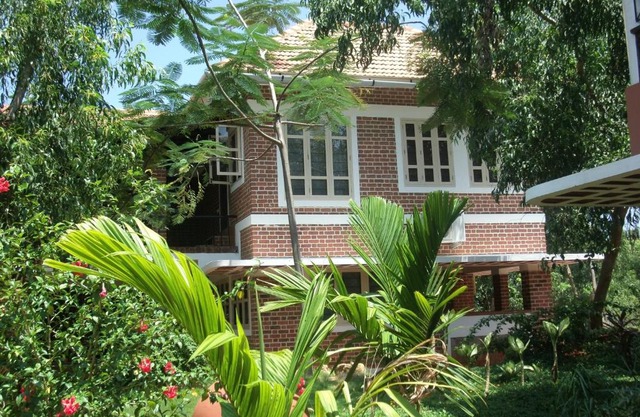 Inn Pondiville Forest Retreat
