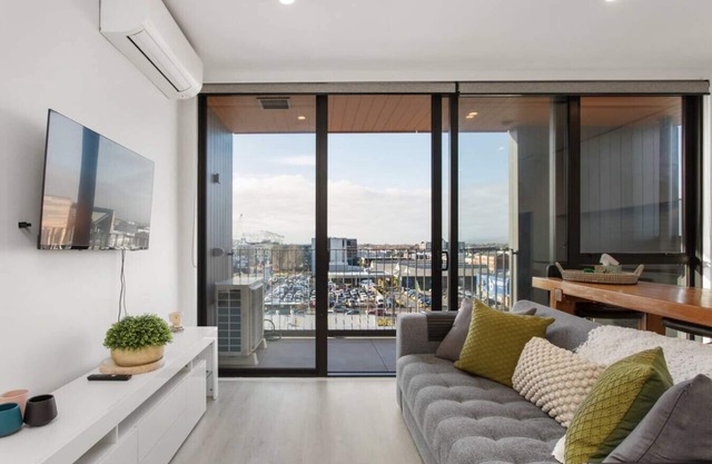 Inner City, Expansive View, Warm