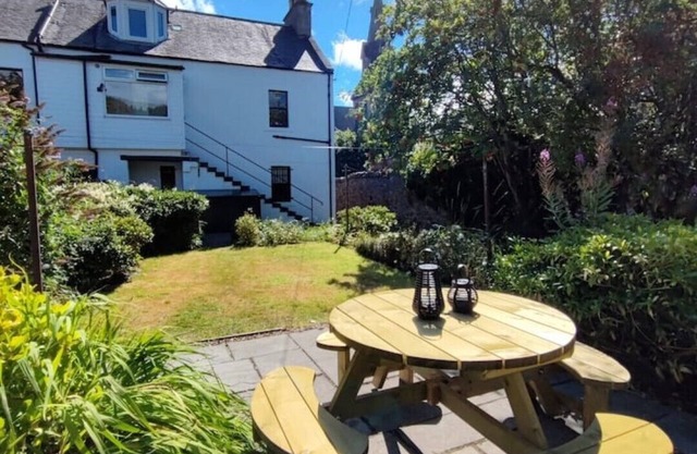Innerleithen: 3 beds. Garden. Parking. Bike store