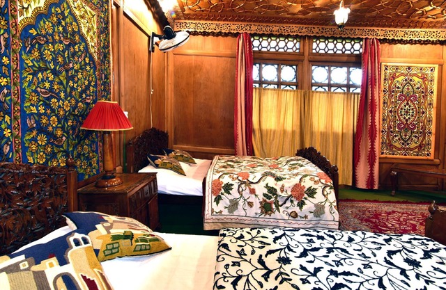 Inshallah houseboat 10 Bedrooms