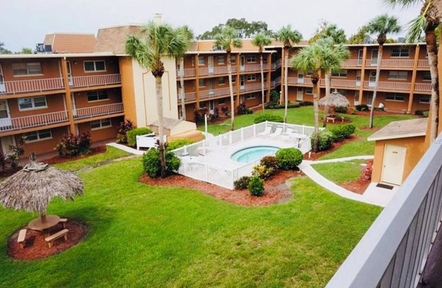 Inter coastal condo less than two miles from Indian Rocks Beach!