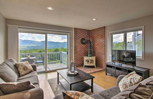 Intervale Family Retreat: Mtn View & Pool Access!